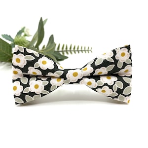 Dark Olive Green Bow Tie, White Floral Bow Tie, Wedding Bow Tie, Groom Bow Tie, Men&#39;s Bow Tie, Ring Bearer, Groom&#39;s Bow Tie, Groom Gift