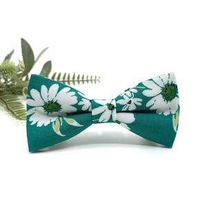 Green Bow Tie, Floral Bow Tie, White Floral Bow Tie, Wedding Bow Tie, Groom Bow Tie, Mens Bow Tie, Ring Bearer, Groomsmen Bow Tie,Groom Gift