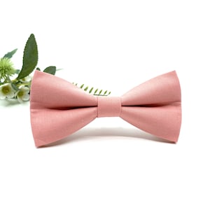Light Blush Pink Bow Tie: Men&#39;s Wedding Groom Attire