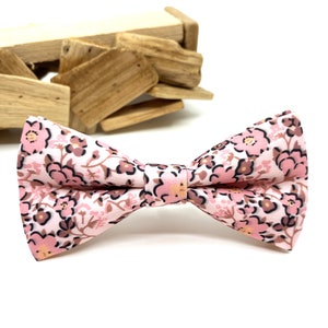 Dusty Rose Bow Tie, Blush Pink Floral Bow Tie, Wedding Floral Bow Tie, Groomsman Bow Tie, Wedding Gift Bow Tie, Groom Gift, Groom Bow Tie