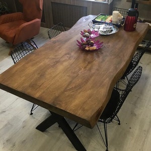 Table industrielle, Noyer noir massif, Table sur mesure, Table de cuisine, Table à manger Live Edge, Table basse Live edge, Table Live Edge en noyer,