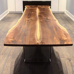 Massivholz, Live Edge Platte, Live Edge Tisch, Walnusstisch, Esstisch, Walnussplatte, Industrietisch, Walnussholz, Schwarznusstisch