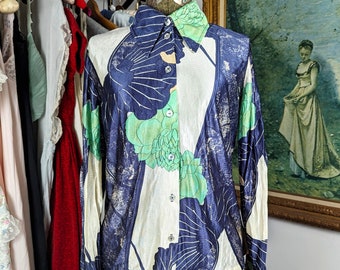 Vintage Art Nouveau Style Shirt from the 1970s, Button Down, Size Medium