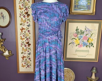 Vintage Pleated Dress from the 1980s / Size Medium