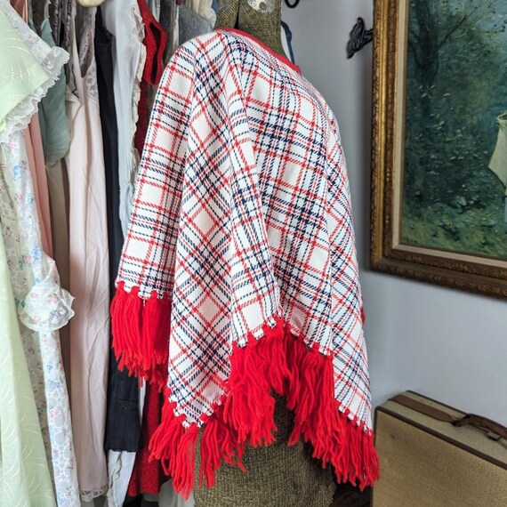 Vintage Fringed Shawl from the 1970s, Plaid, Cape… - image 3