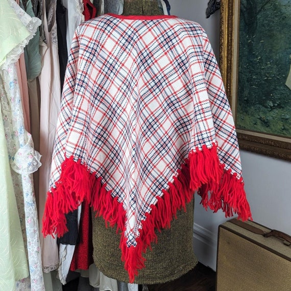 Vintage Fringed Shawl from the 1970s, Plaid, Cape… - image 2