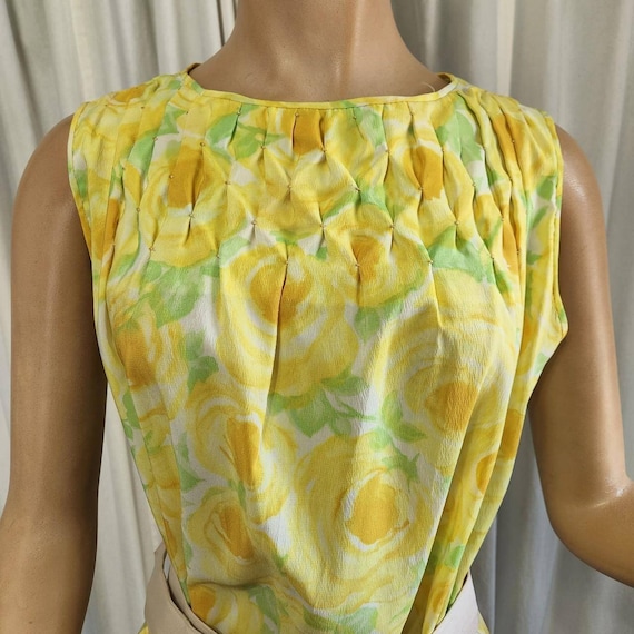 Vintage Yellow Dress from the 1960s, Rose Print, … - image 2
