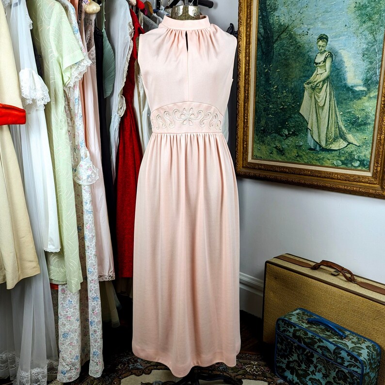Medium 1970s Long Sleeve Peach  Knit Dress Scalloped Hem Ruffled Collar Cuffs