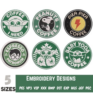 Peut inclure: Ensemble de 6 motifs de broderie représentant différents personnages et le texte "Coffee". Les motifs comprennent un logo vert de type Starbucks avec un personnage de Baby Yoda, un logo vert de type Starbucks avec un personnage de Harry Potter, un logo vert de type Starbucks avec un personnage de Peanuts, un logo vert de type Starbucks avec un personnage de Pikachu, un logo vert de type Starbucks avec un personnage de Baby Yoda et un logo vert de type Starbucks avec un personnage de Baby Yoda. Les motifs sont disponibles en 5 tailles : PES, VP3, VIP, XXX, BMP, DST, EXP, HUS, JEF, PEC.