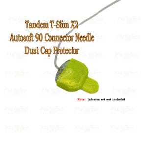 Può includere: Un proteggi-cappuccio antipolvere verde lime per un ago connettore Autosoft 90 Tandem T-Slim X2. L'immagine include il testo "Note: Infusion set not included". Il cappuccio è attaccato a un tubo sottile grigio.