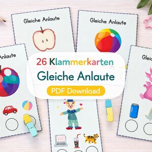 Könnte beinhalten: Lernkarten mit farbenfrohen Illustrationen und dem Text "Gleiche Anlaute" und "26 Klammerkarten". Die Karten zeigen Bilder von einem Apfel, einem Ball, einem Drachen und anderen Objekten. Ein gelber Bleistift und rosa Sterne sind ebenfalls zu sehen.