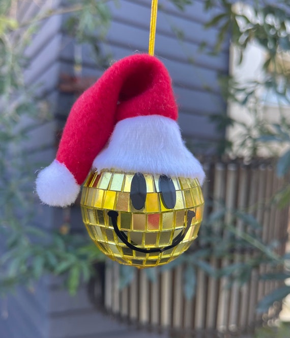 Discokugel Weihnachtsmann Hut Charm Ornament, niedliche trendige  Weihnachtsgeschenke und Strumpf Stuffer, - .de