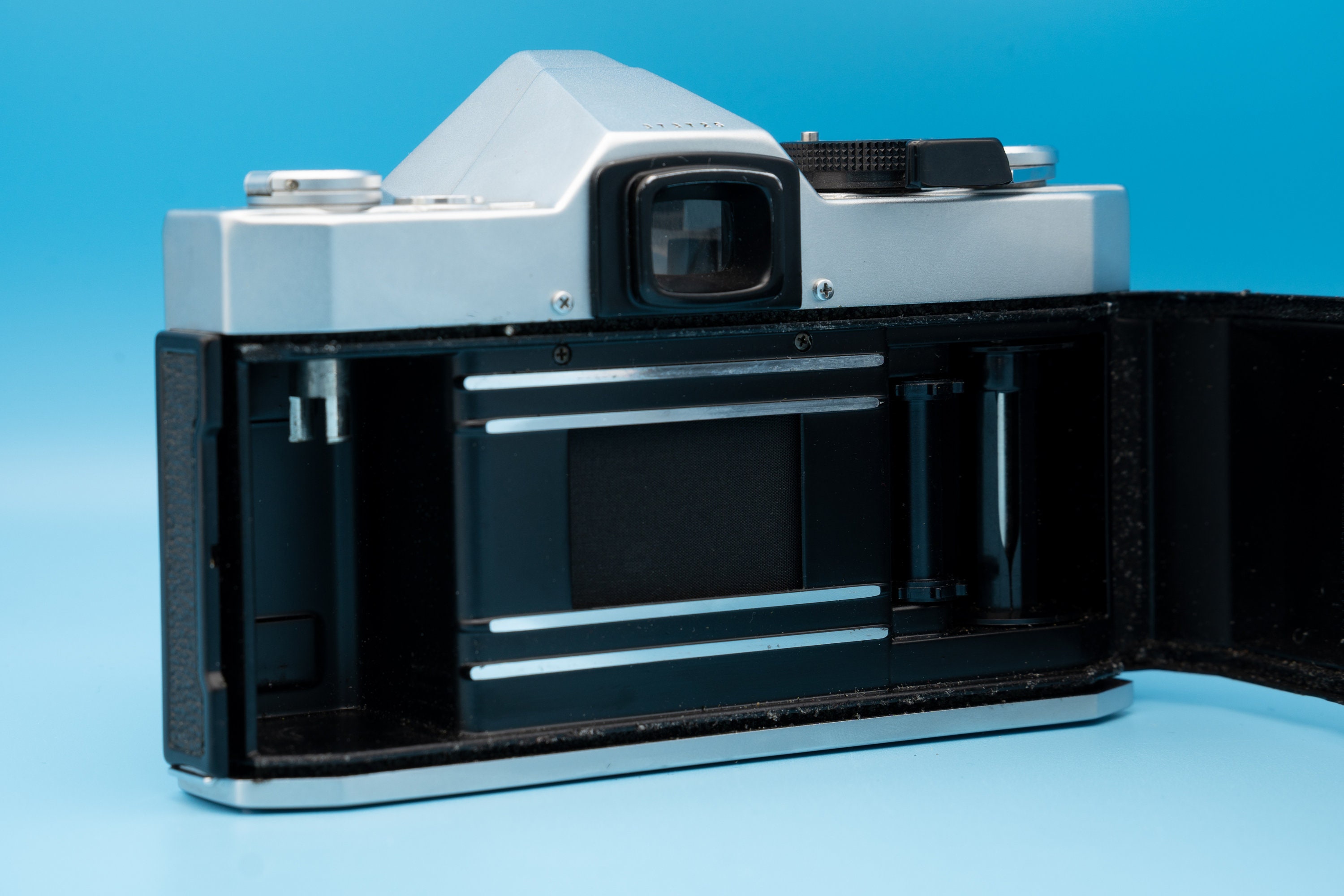 Revue V6 Analogue 35 Mm Vintage SLR Camera for Interchangeable Lenses