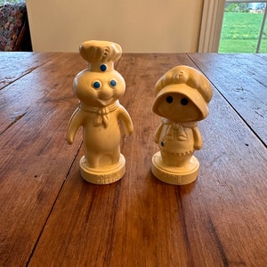 Vintage Pillsbury Salt and Pepper, Plastic, Poppin Fresh and Poppie Salt, Salt & Pepper Shaker Set, 1974