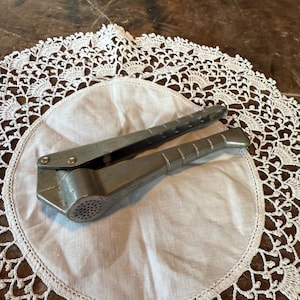 Vintage Cast Aluminum Garlic Onion Juicer, ECKO, FLAVORIT, Kitchen Utensil, Made in USA, 1960s