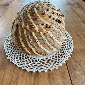 ヴィンテージの編み込み草かご、蓋付き、編み込みデザイン、ハンドメイド、1970年代