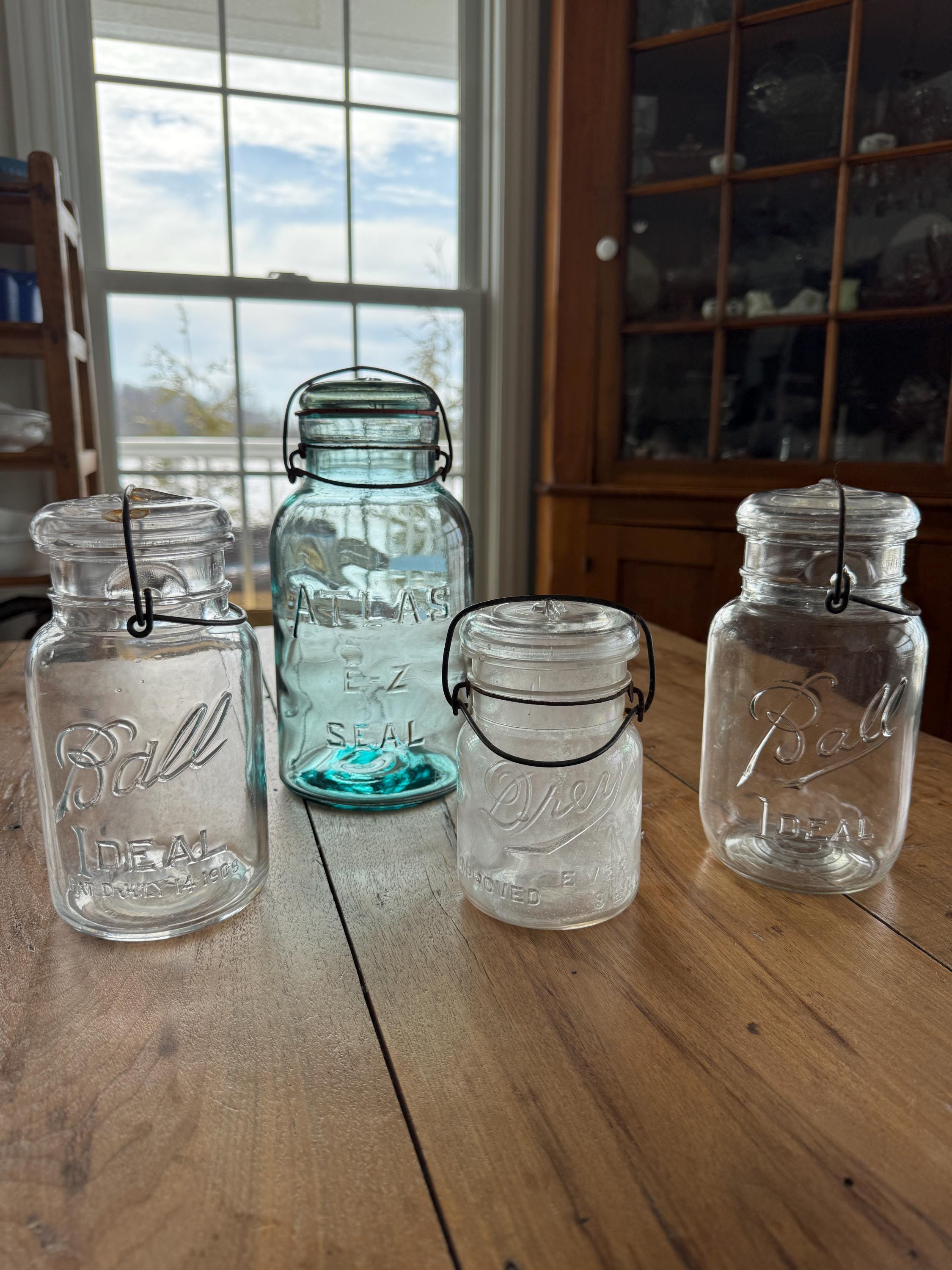 アトランティス 青いキャップのガラス瓶 il_fullxfull.6721042165_t6zc.jpg