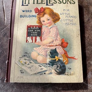 Libro infantil antiguo, "Pequeñas lecciones", libro de construcción de palabras, interactivo, letras de papel, caballete incorporado, A E Kennedy, fabricado en EE. UU., década de 1890