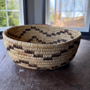 ヴィンテージの編み込み草かご、編み込みデザイン、ハンドメイド、1970年代