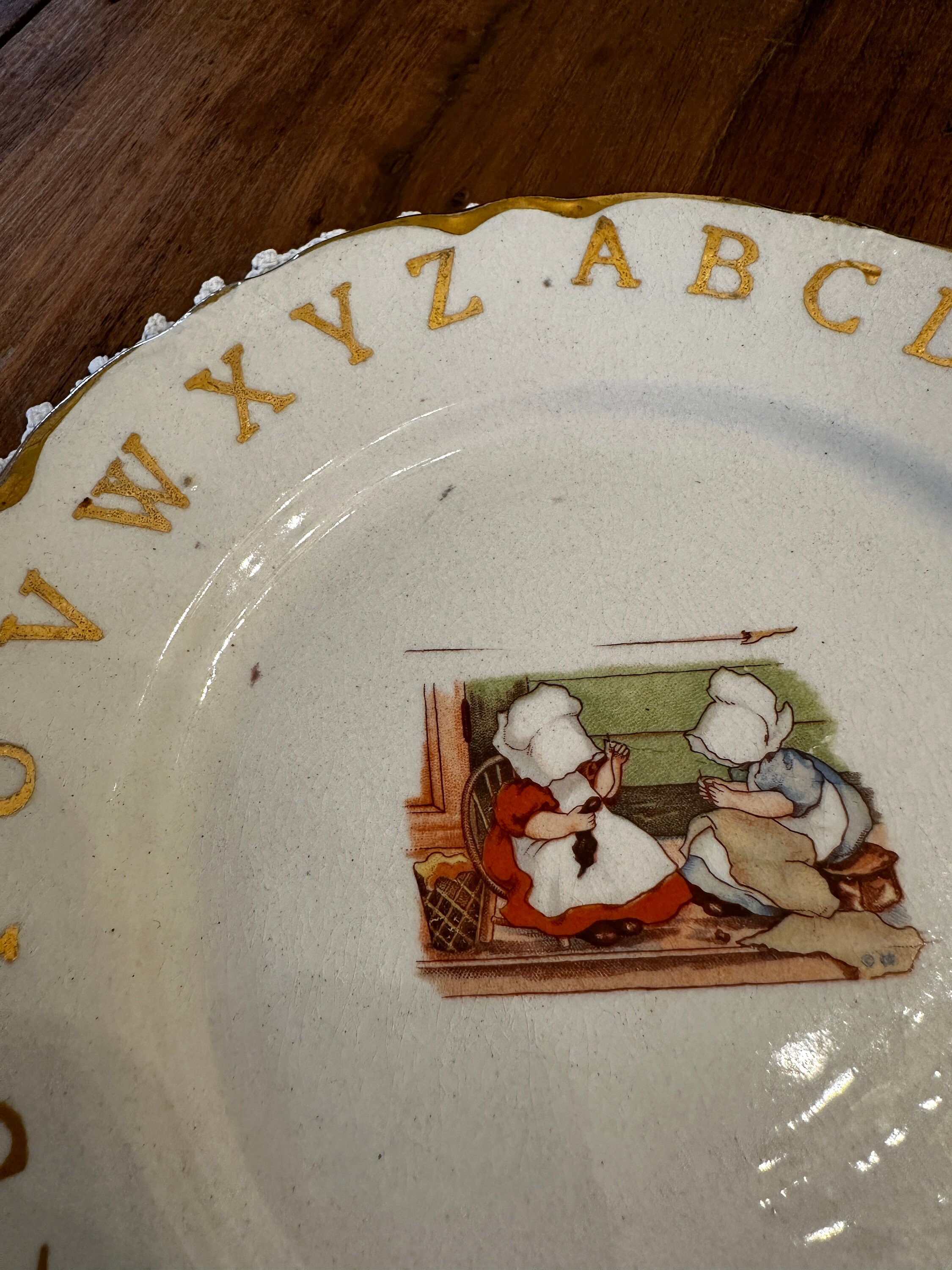 Vintage Sunbonnet Porcelanowy talerz, ABC, Szycie, Złota