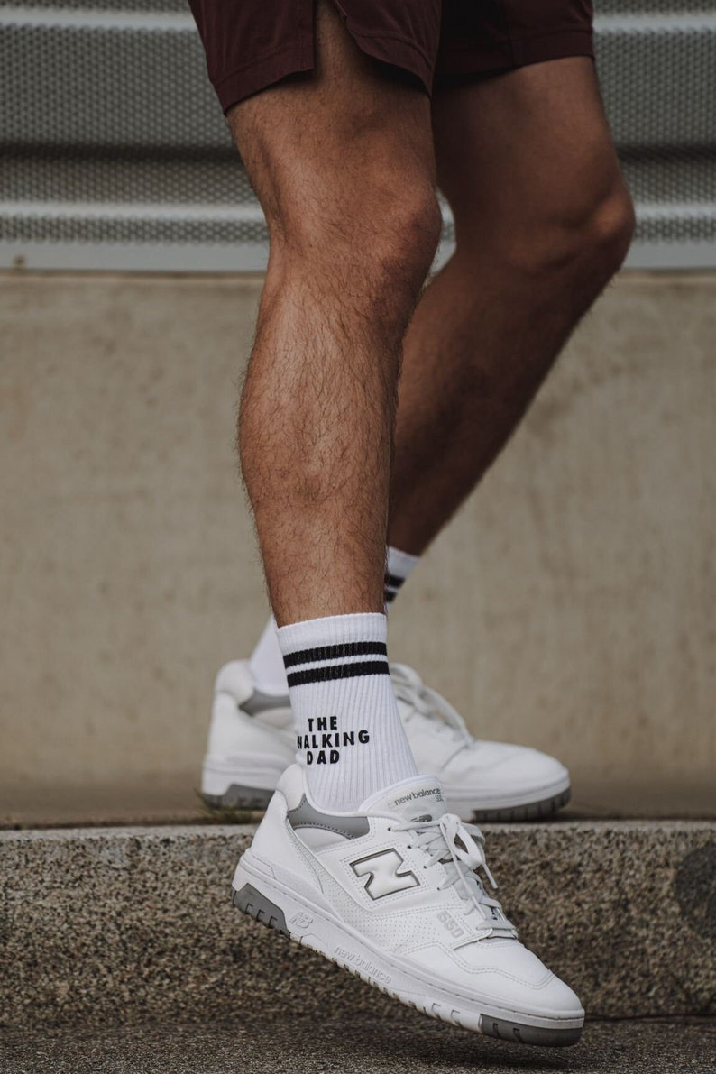 Crew Socks-Personalisiert Tennissocken weiß mit schwarzen Streifen bedruckt Coole Socke Socken Geschenk Bild 5