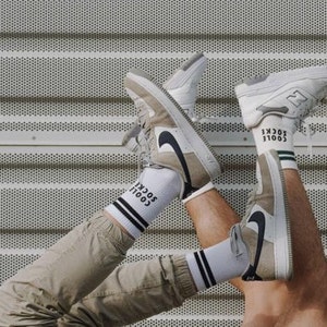 Crew Socks-Personalisiert Tennissocken weiß mit schwarzen Streifen bedruckt Coole Socke Socken Geschenk Bild 8