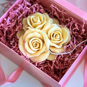Triple Rose Candle – Handmade Soy Floral Sculpture in Pink Gift Box, Romantic Gift for Mother’s Day, Wedding, Valentine’s Day or Birthday