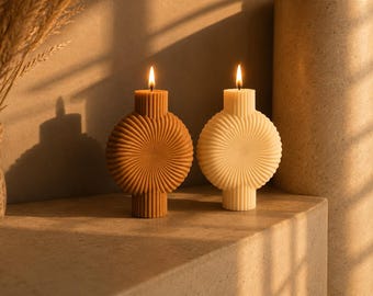 Okrągła żebrowana świeca filarowa - dekoracja w kształcie cylindra - świeca o różnych kształtach - nowoczesny minimalistyczny design - niezbędny element relaksu - prezent dla mamy