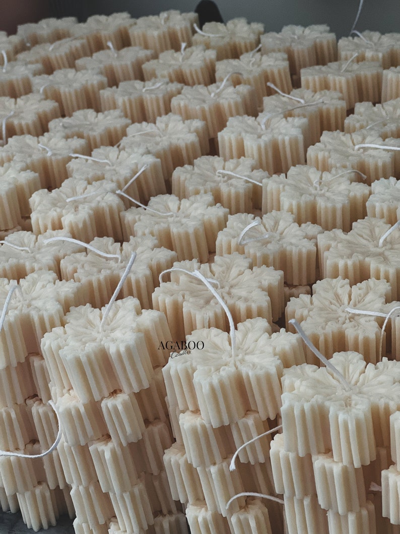 AgabooCandles Snowflake Soy Candle - Thumbnail 3