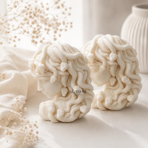 Vela con busto de Medusa: escultura de cera de soja hecha a mano, decoración inspirada en la mitología, decoración gótica para el hogar, regalo único para amantes del arte y la fantasía.