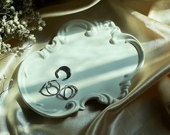 Baroque Lace Tray – Handmade Storage Tray with European Relief Design, Vintage Vanity Organizer, Elegant Jewelry or Candle Dish