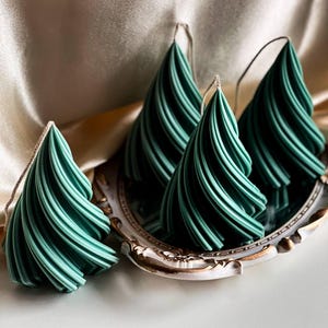 Christmas Wavy Tree Candle - christmas gift - Natural Soy Wax - christmas gift ideas - House warming Gift - green christmas tree candle