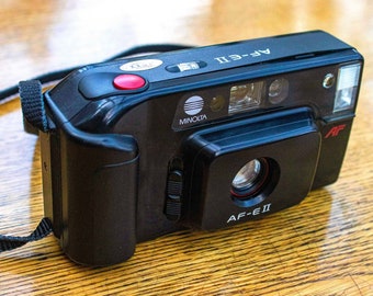 Minolta AF II 35mm Point & Shoot Film Camera w/ Case