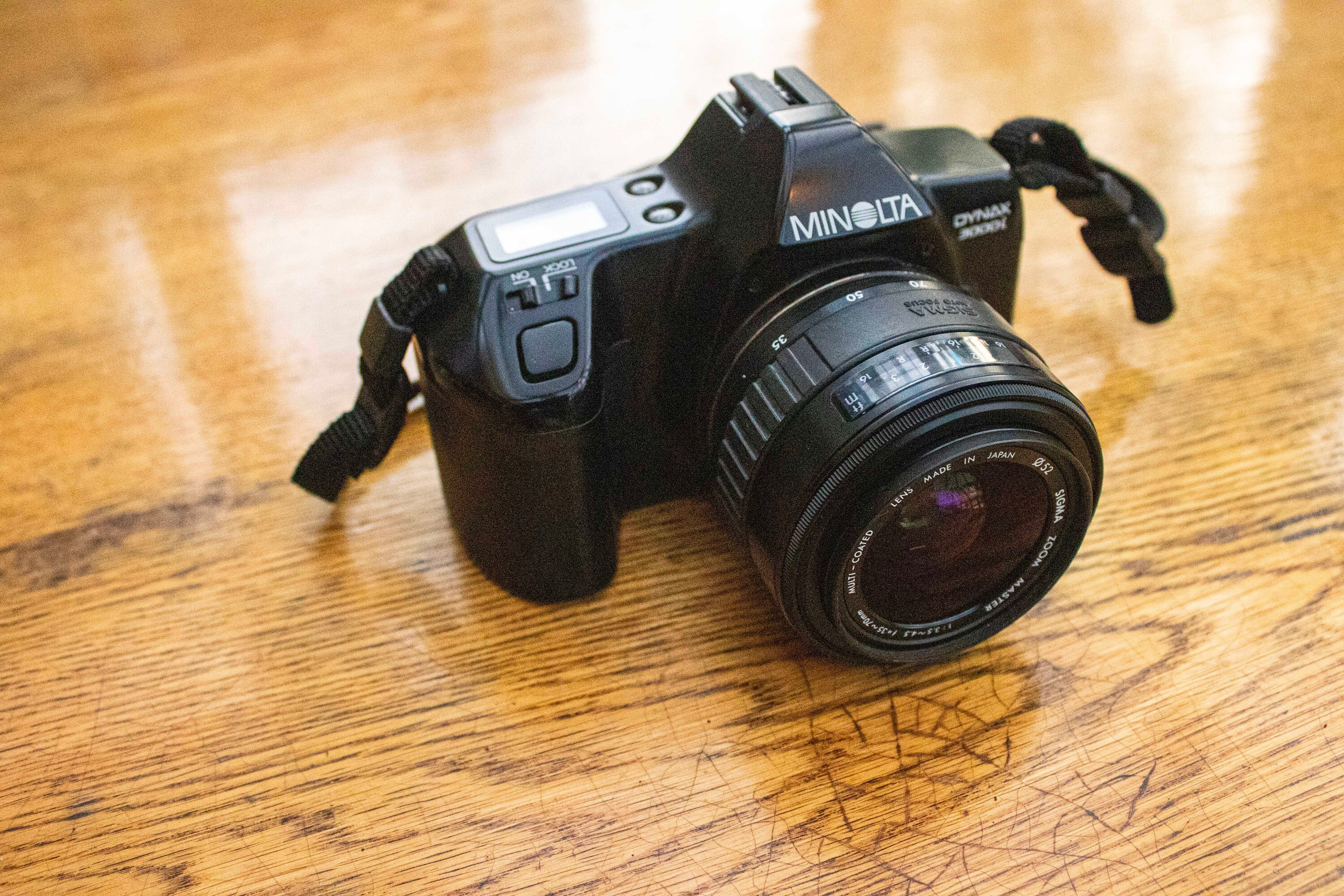 Minolta Dynax 3000i 35mm SLR Film Camera w/ Case, 2 Lenses, 2 External Flash Units