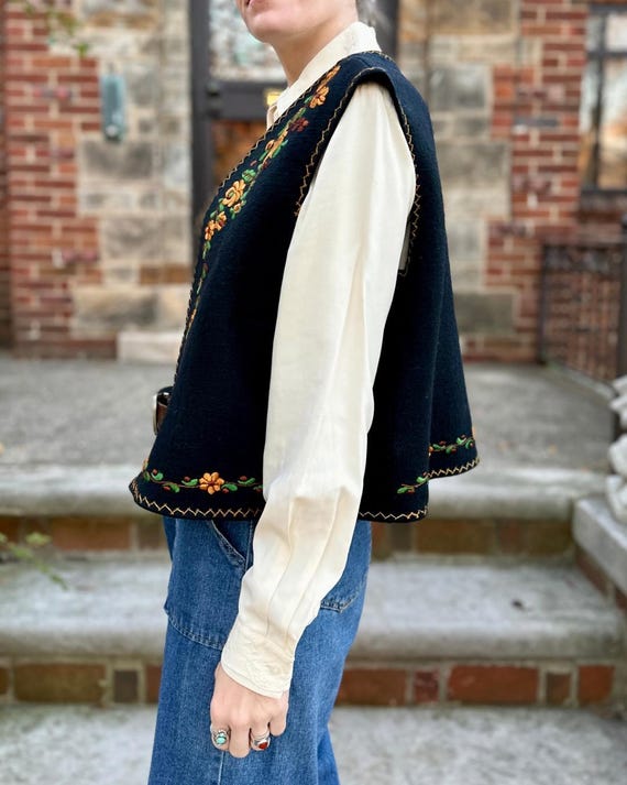 1960s Hungarian Embroidered Wool Folk Vest - image 6