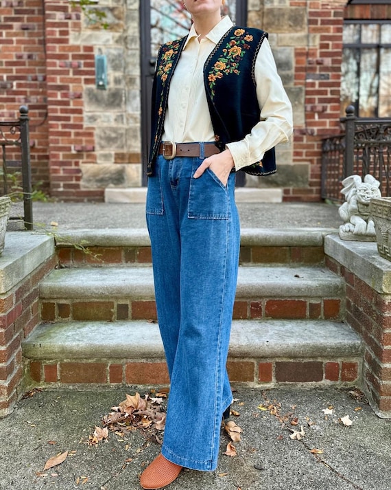 1960s Hungarian Embroidered Wool Folk Vest - image 2