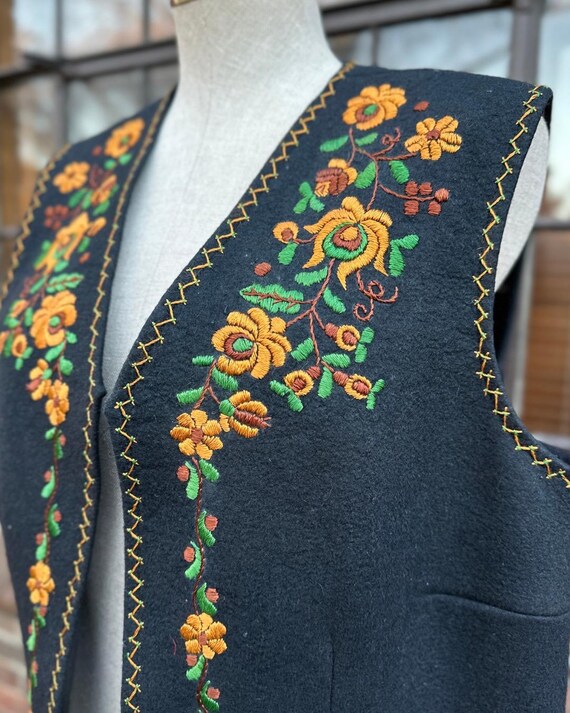 1960s Hungarian Embroidered Wool Folk Vest - image 9