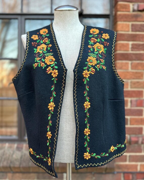 1960s Hungarian Embroidered Wool Folk Vest - image 8