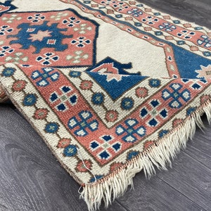 Vintage Turkish Oushak Rug 2.8x4.3 Ft: Blue, Pink & White Wool