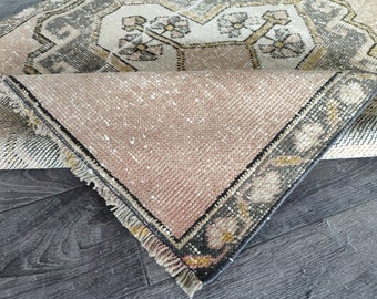 Alfombra turca vintage de 3x9: alfombra de pasillo Oushak rosa y gris