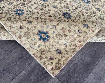 4x7 Vintage Turkish Oushak Rug: Beige, Blue, and Red Wool