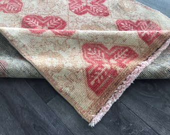 Vintage Turkish Runner Rug: Beige, Pink & Brown Wool (3.0x5.7)