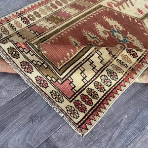 Handmade Vintage Turkish Wool Rug (2.5x3.1 Ft)