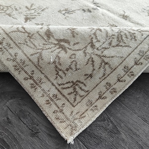 6x9 Beige Brown Oushak Rug: Vintage Turkish Wool Rug (5.6x9.5 Ft)