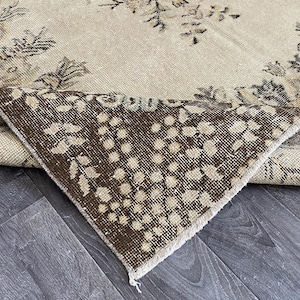 Handmade Beige Brown Oushak Rug (5.7x9.3 ft): Vintage Turkish Wool Rug