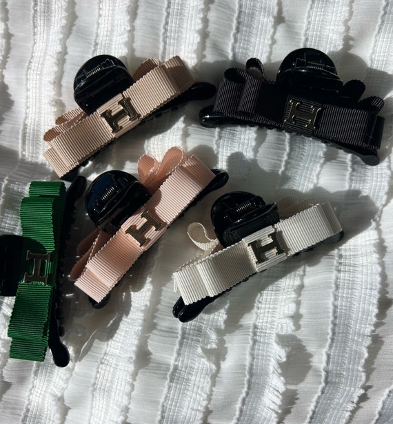 H and clearance m hair clips