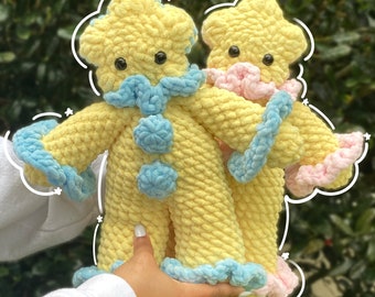 Peluche Amigurumi enfant star faite main sur mesure - Parfaite pour les amateurs de clowns et de kidcore ! Fabriqué à la main avec amour et douceur câlin