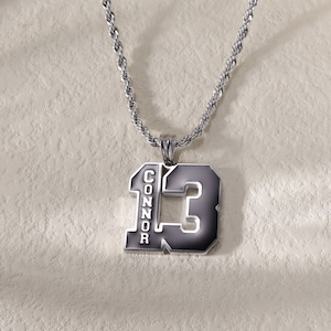 Collier numéro sportif personnalisé avec nom|Collier année|Pendentif porte-bonheur personnalisé|Cadeau breloque joueur de football|Cadeaux pour amateur de sport pour homme