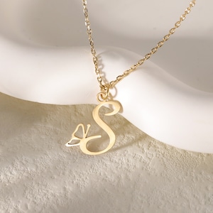 Collar inicial de oro con mariposa/collar inicial minimalista/collar de letras de mariposa pequeña/collar de mariposa/regalo de cumpleaños para madre