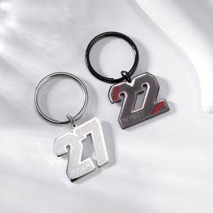 Chaveiro personalizado com número esportivo gravado e nome | Chaveiro para chaves de carro | Chaveiro personalizado com número da sorte para crianças | Presente para time esportivo